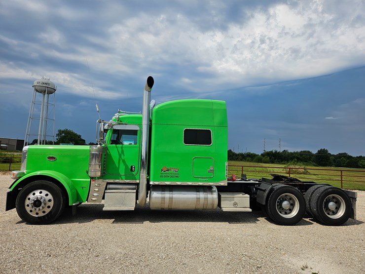 2015-peterbilt-389-image-9