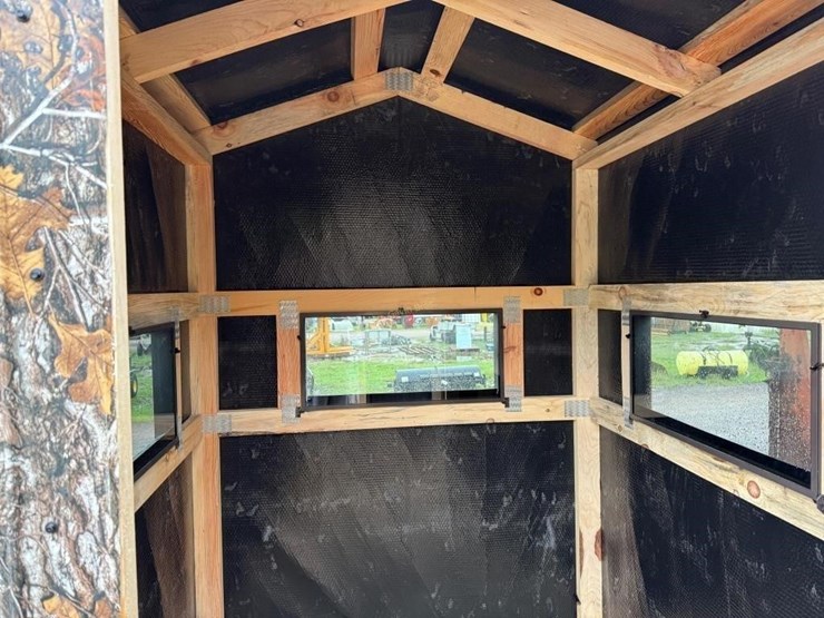 5'x5'-tin-deer-stand-on-wagon-image-8