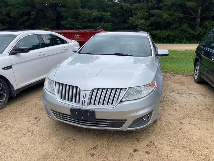 2009-lincoln-mks-car-image-2