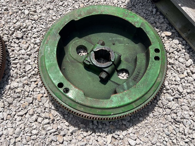 john-deere-model-g-flywheel-image-4