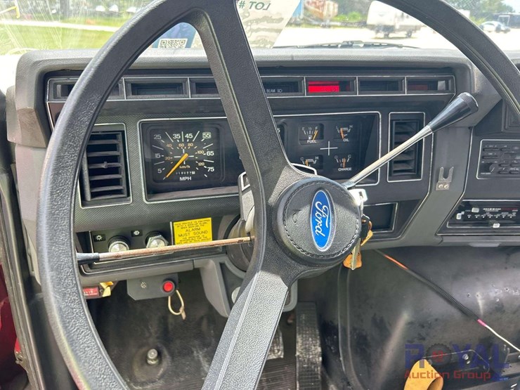 1993-ford-f700-image-11