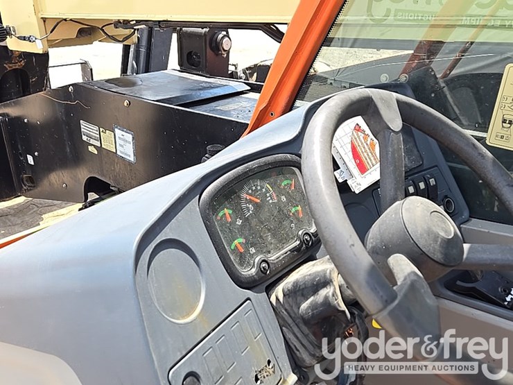 2019-jlg-1055-image-43