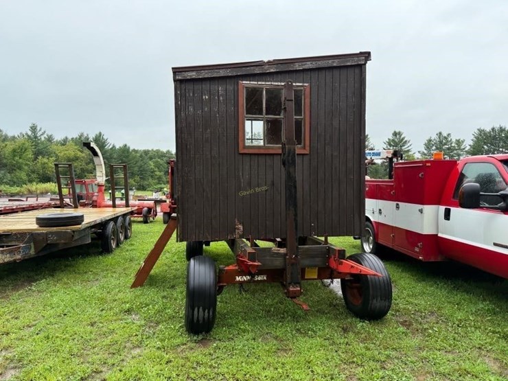 deer-stand-on-tandem-running-gear-image-2