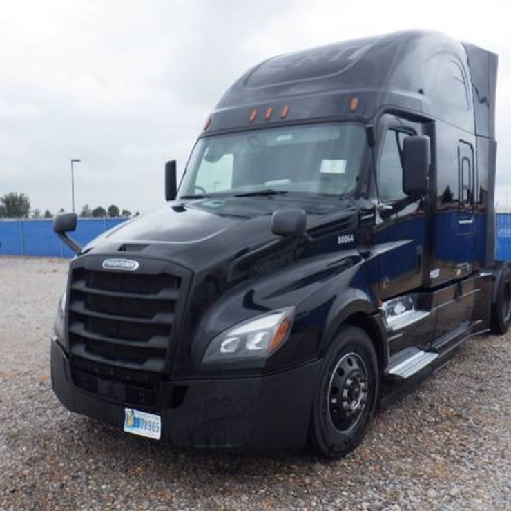 2020 FREIGHTLINER CASCADIA 126