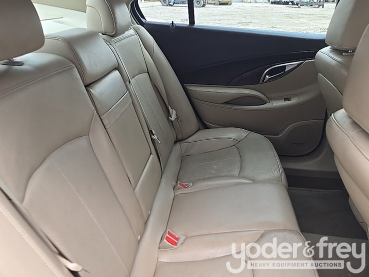 2010-buick-lacrosse-cxs-image-60