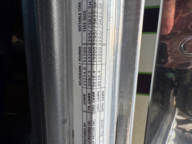 peterbilt-389-image-16