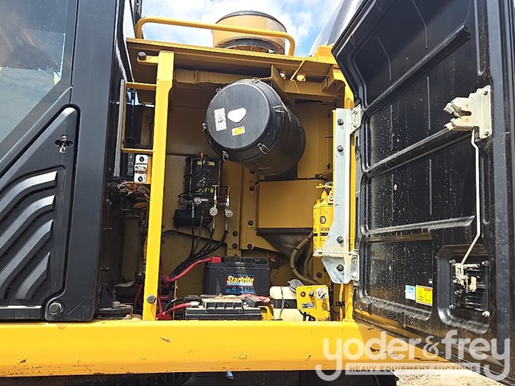 2021-caterpillar-349-image-44