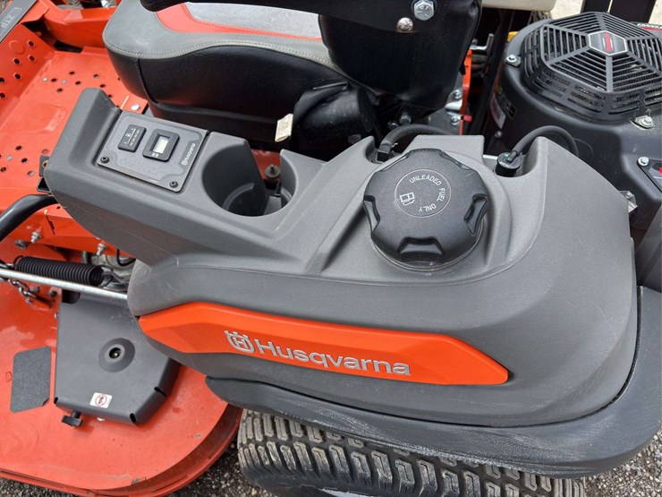 2022-husqvarna-zero-turn-mower-image-14