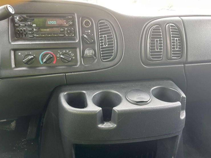 2001-dodge-ram-wagon-3500-passenger-van-image-18