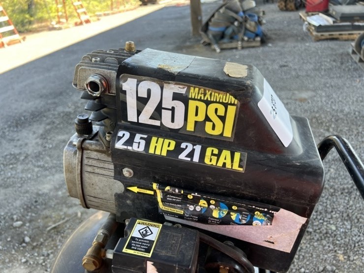 central-pneumatic-61454-air-compressor-image-6
