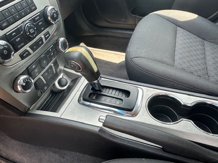 #23032-•-2012-ford-fusion-image-44