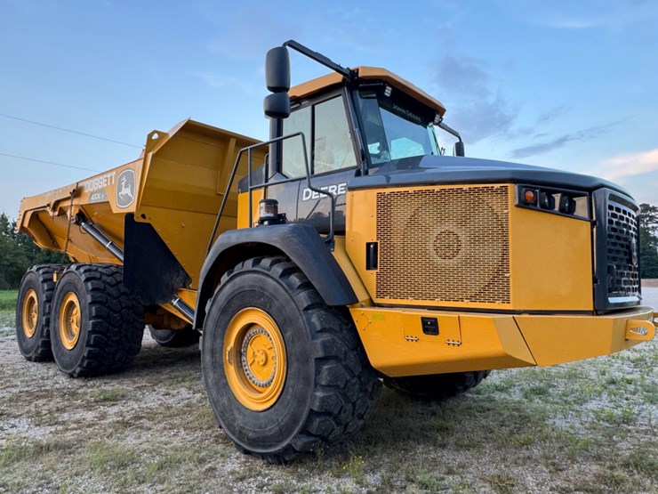 2022-deere-410e-image-3