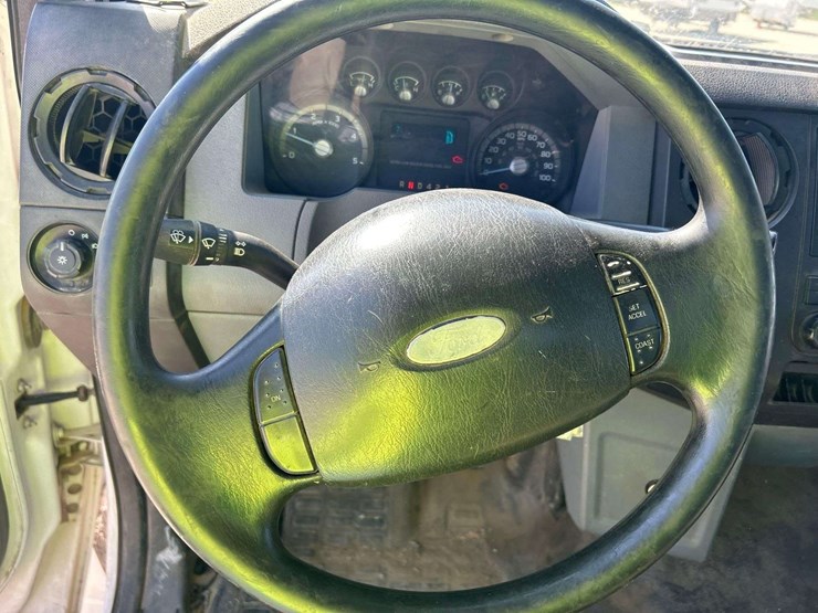 2013-ford-f650-image-12