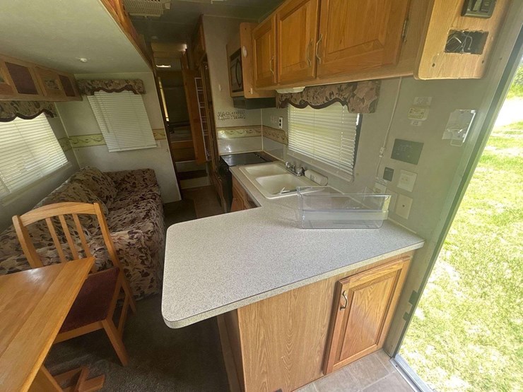 2005-northwood-artic-fox-29v-t/a-34ft.-5th-wheel-travel-trailer-image-9