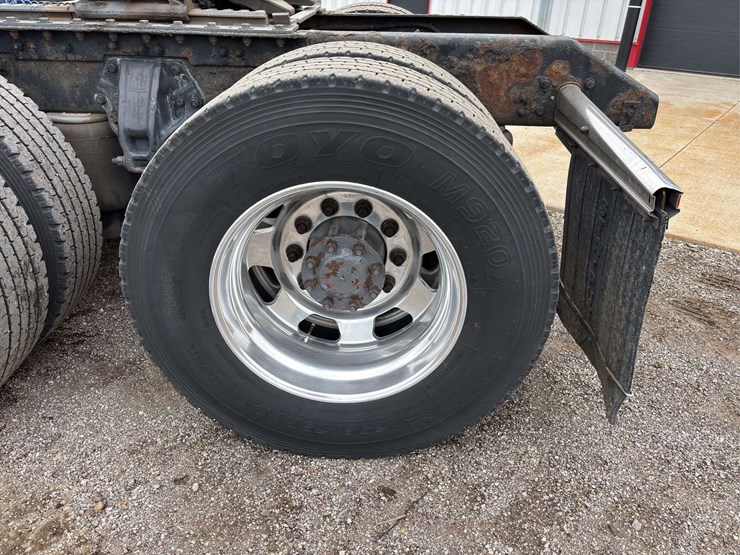 2013-kenworth-t660-image-6