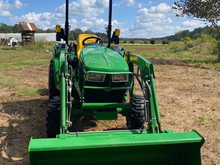 2023-john-deere-3043d-image-5
