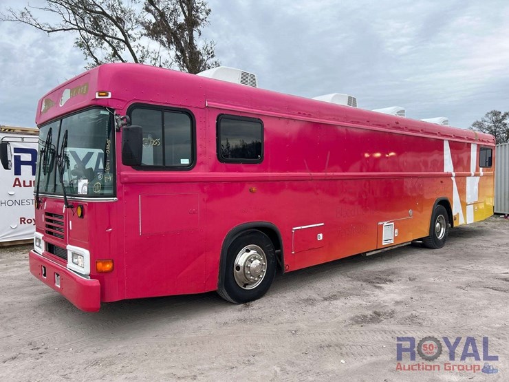2002-blue-bird-f131612-bus-image-1