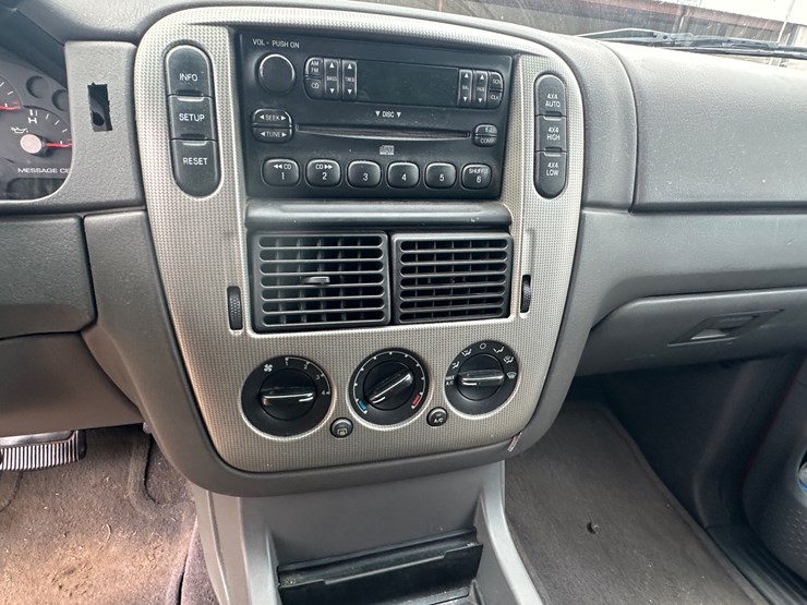 2005-ford-explorer-image-51