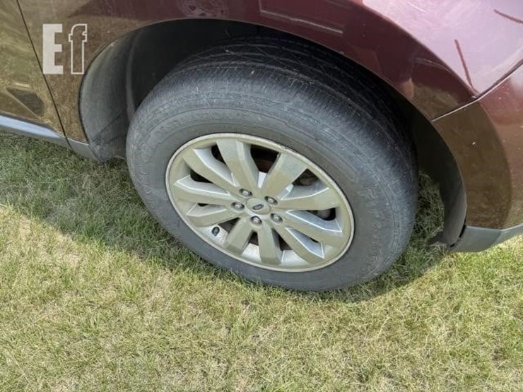 2010-ford-edge-image-2