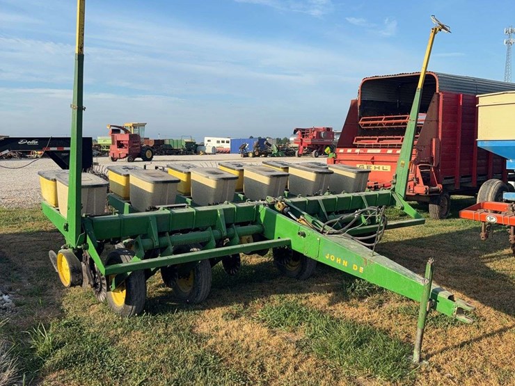 john-deere-7000-image-1