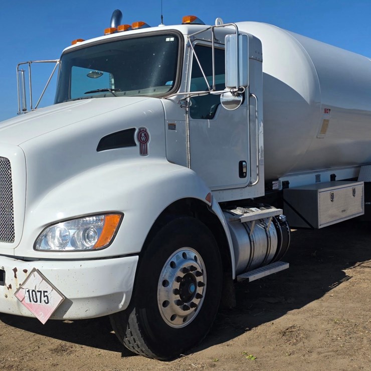 2012 KENWORTH T370