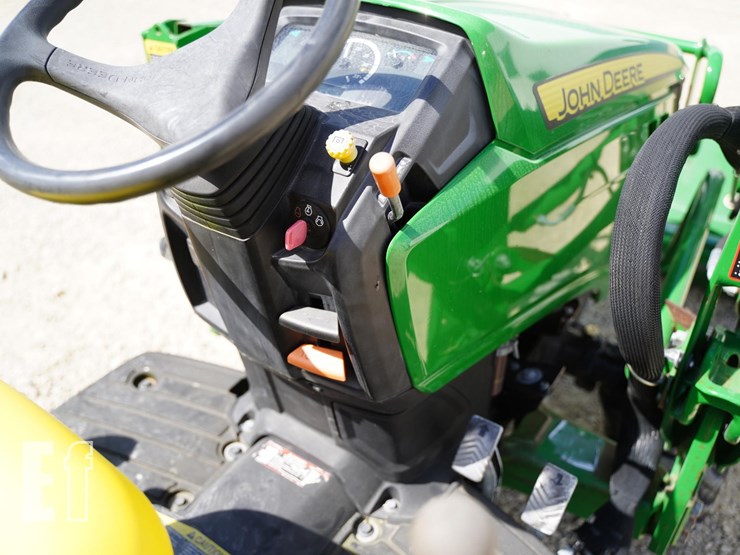 2018-john-deere-1025r-image-23