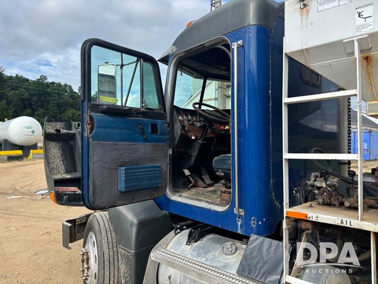 1998-peterbilt-385-image-70