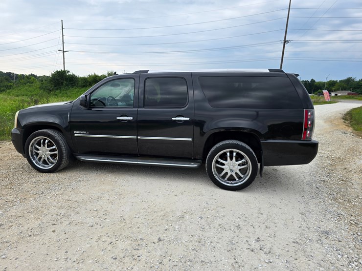 2011-gmc-yukon-xl-image-10