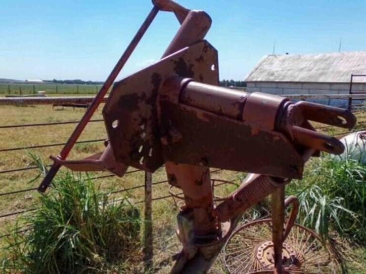 3pt-one-side-4-wheel-hay-rake-image-4