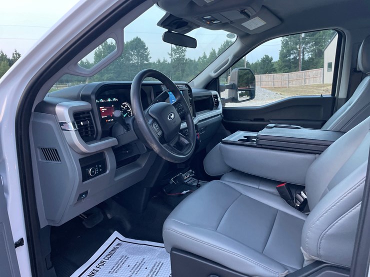 2024-ford-f550-image-12