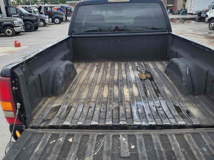 2002-chevy-2500-hd-pickup-truck-image-5