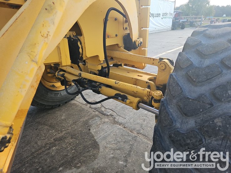 2005-volvo-g930-image-11