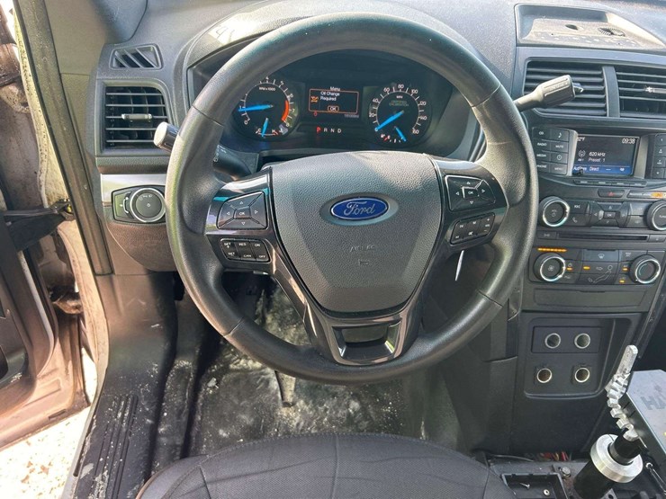 2017-ford-explorer-image-11