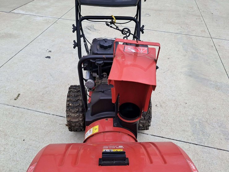 jonesered-st-2368e-walk-behind-snow-blower-image-10