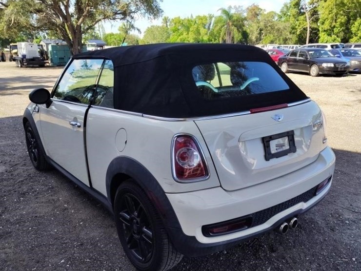 2013-mini-convertible-cooper-s-runs/moves-image-4