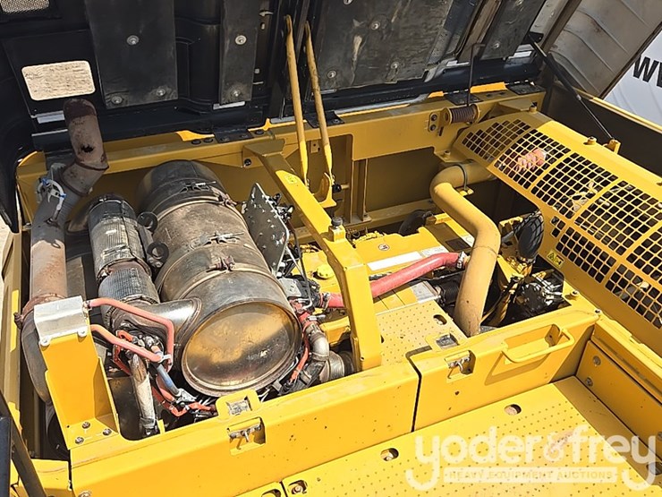 2021-caterpillar-349-image-66