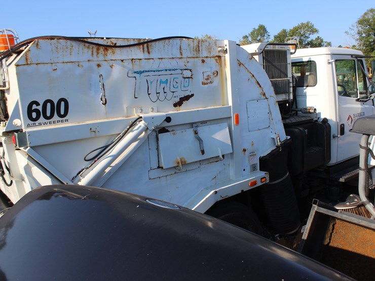 2005-freightliner-fl70-image-4