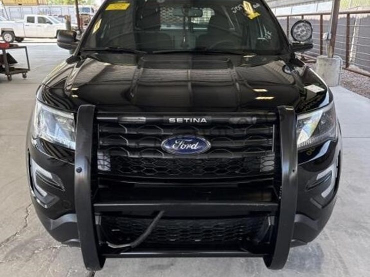 2017-ford-explorer-image-3