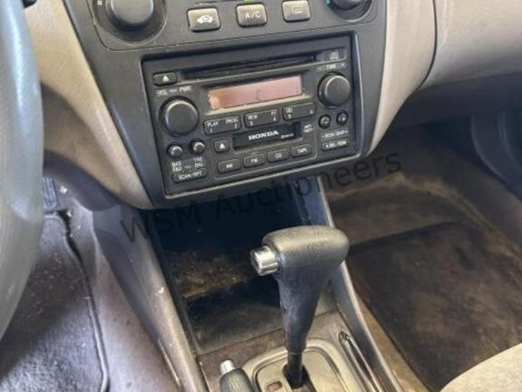 2001-honda-accord-sdn-image-18