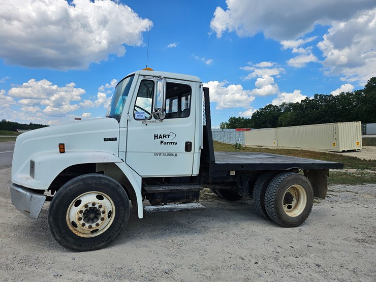 2002-freightliner-fl70-image-4