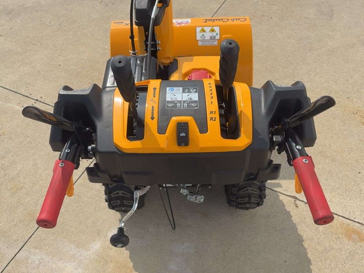 2023-cub-cadet-3x28-1p-snowblower-image-12