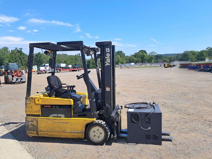 yale-electric-36v-forklift-image-2