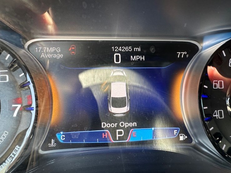 #23052-•-2015-chrysler-200s-image-54