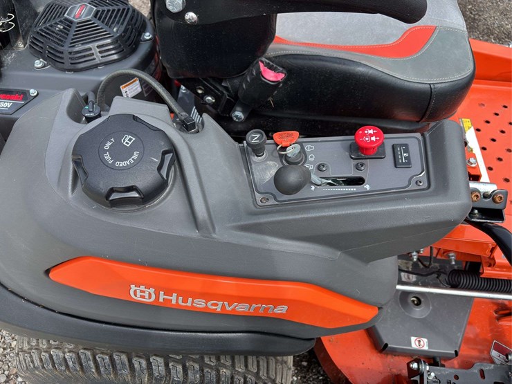 2022-husqvarna-zero-turn-mower-image-15