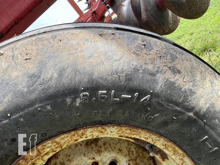 massey-ferguson-820-image-9