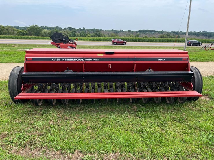 case-international-5300-soybean-special-drill-image-6