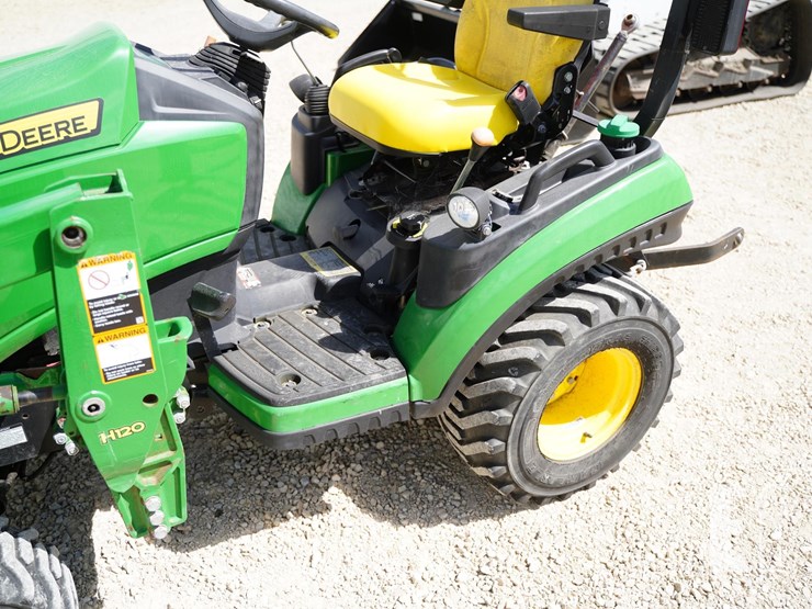 2018-john-deere-1025r-image-6