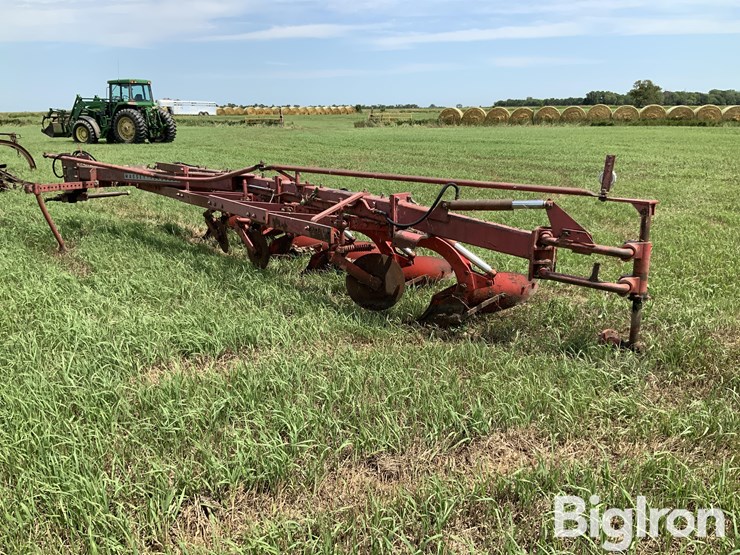 massey-ferguson-880-image-7