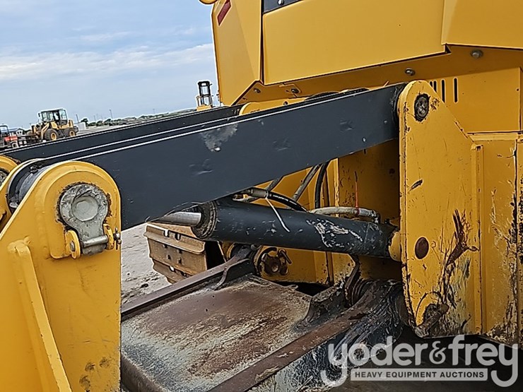 2018-deere-850k-lgp-image-30