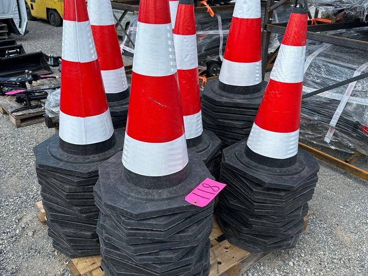 100-safety-cones-image-1